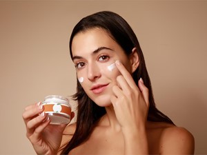 ¿Es bueno utilizar demasiados productos cosméticos?