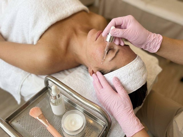 Regenera tu piel desde dentro: microneedling en Barakaldo - Imagen 1